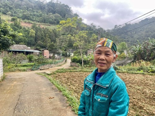 Tình người Việt từ phương xa đến với bà con vùng lũ Vĩnh Thông - ảnh 4