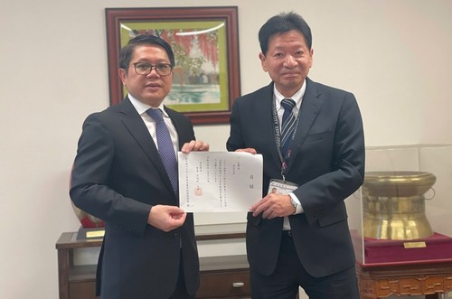 Hơn 300 triệu đồng từ sự vận động của Tổng lãnh sự quán Việt Nam tại Osaka gửi tới đồng bào vùng lũ miền Trung - ảnh 3