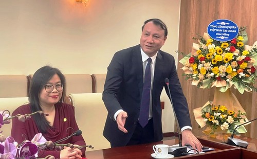 Trường Đại học Sư phạm Hà Nội trao quyết định triển khai kỳ thi đánh giá năng lực tiếng Việt ở nước ngoài - ảnh 2