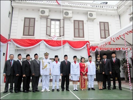 Upacara mengerek bendera memperingati ulth ke- 67 Hari Kemerdekaan RI di  Hanoi  - ảnh 7