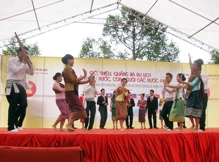 Hari-hari “Persatuan besar ASEAN – satu visi, satu identitas, satu komunitas”  - ảnh 6