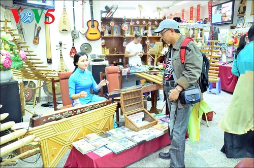 Pendengar CR Nurdin dengan hadiah ketiga Sayembara "Apa yang Anda ketahui tentang Vietnam" - ảnh 13