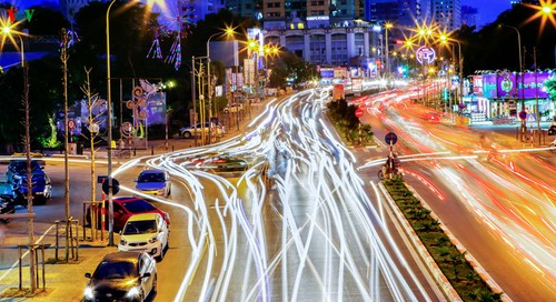 Kota Hanoi merayakan Tahun Baru 2016 dalam suasana meriah - ảnh 9