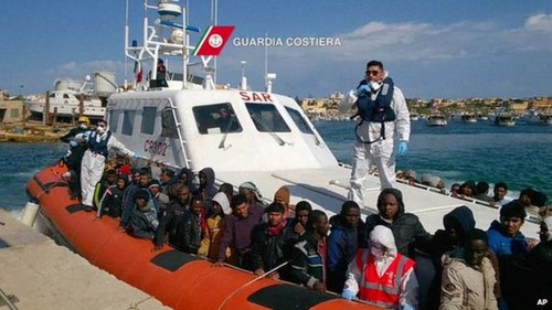 Jumlah pengungsi yang datang ke Italia melampaui jumlah orang yang datang ke Yunani - ảnh 1