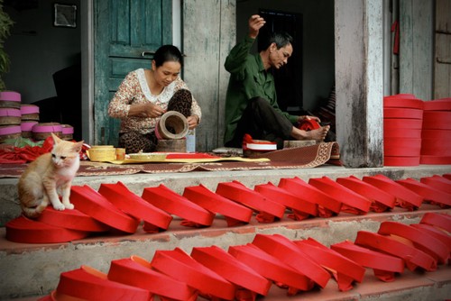 Memandangi kecantikan wanita Vietnam ketika sedang bekerja - ảnh 3