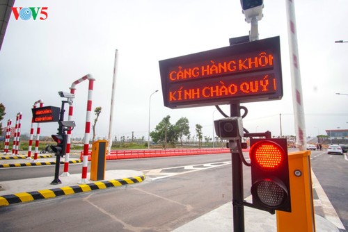 Panorama bandara internasional Van Don di tengah-tengah laut dan langit daerah Dong Bac (Timur Laut)  - ảnh 2