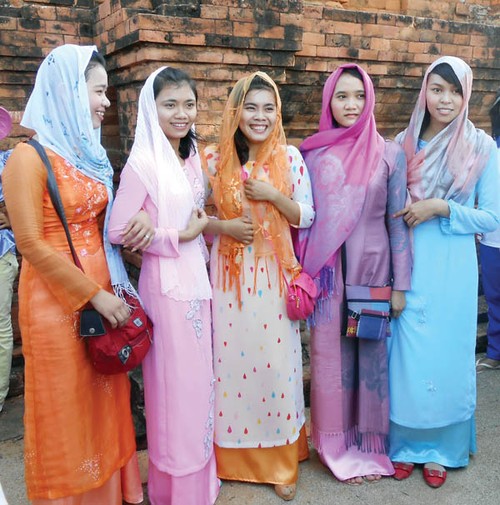 Cham women’s attire  - ảnh 1