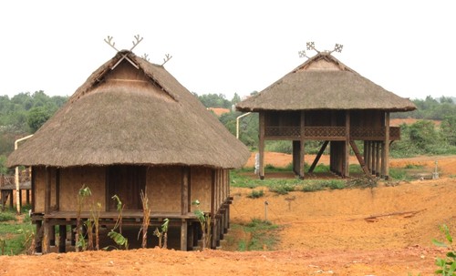 The black Thai’s houses on stilts  - ảnh 1