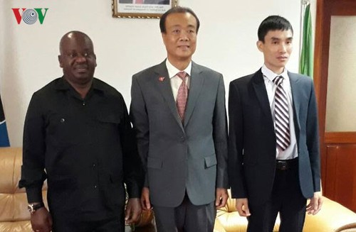 Vietnam, Tanzania boost friendship  - ảnh 1