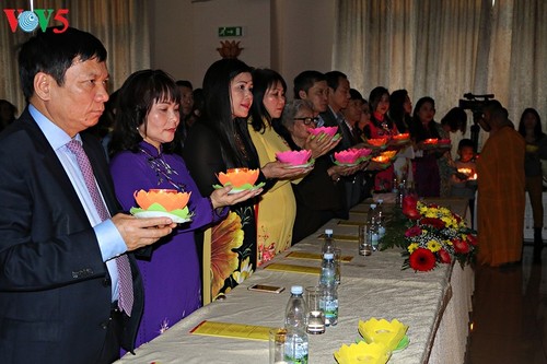 Vietnamese in Czech Republic pray for peace - ảnh 2