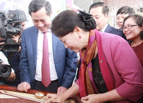 National Assembly Chairwoman visits National Press Festival 2018 - ảnh 2