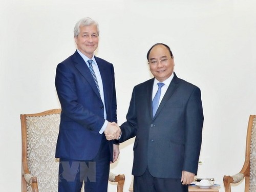 PM applauds JP. Morgan for participation in enterprises’ equitisation  - ảnh 1