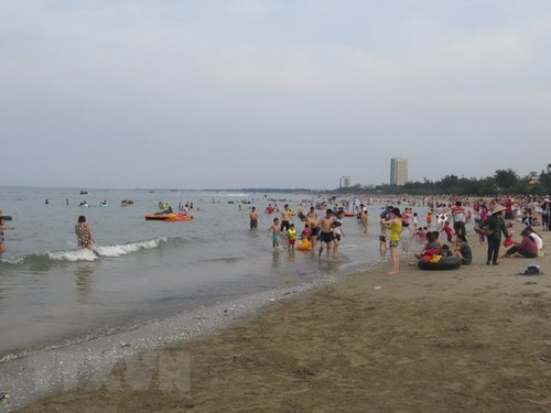 Phan Thiet, Vung Tau draw tourists on National Day - ảnh 1