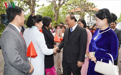 Prime Minister begins official visit to Sweden  - ảnh 1