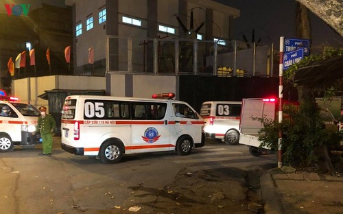 Vietnam takes urgent measures to contain spread of Covid-19 in Hanoi - ảnh 1