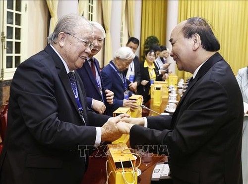 President praises ASEAN economists’ contributions  - ảnh 1