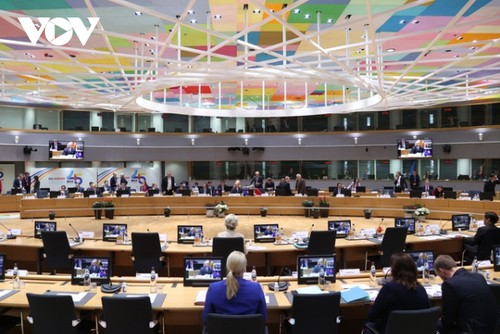 PM attends Summit celebrating 45 years of ASEAN-EU relations - ảnh 2