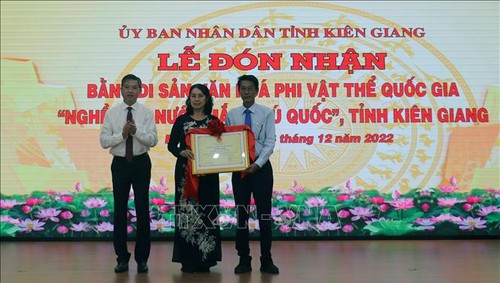 Phu Quoc fish sauce making recognized as National Intangible Heritage  - ảnh 1