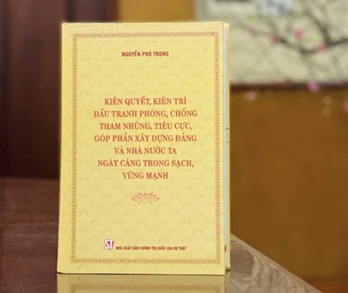 Party leader's anti-corruption book introduced to Naval Region 4  - ảnh 1