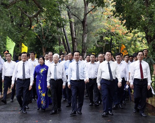 President commemorates heroes and martyrs in Con Dao - ảnh 1