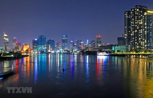 UK consulting firm gives positive outlook of Vietnam economy - ảnh 1