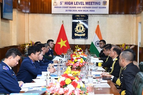 Vietnam, India coast guards meet on strengthening cooperation - ảnh 1