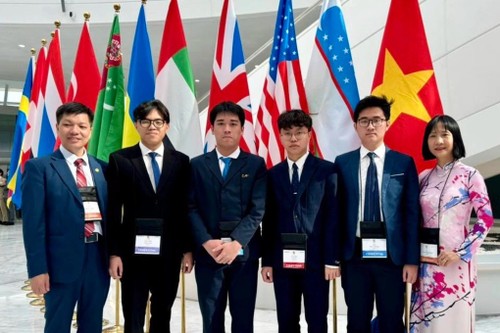 Vietnam wins three golds at International Biology Olympiad  - ảnh 1