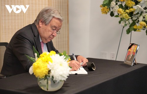 UN Secretary-General, ambassadors pay tribute to Party leader in New York  - ảnh 1