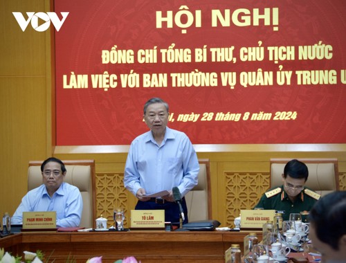 Top leader underlines defense policy of relying on people, “people are the root"  - ảnh 1