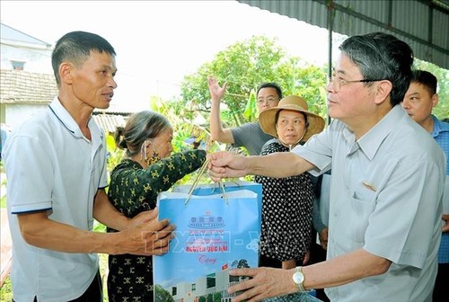 More aid delivered to areas ravaged by Typhoon Yagi  - ảnh 2