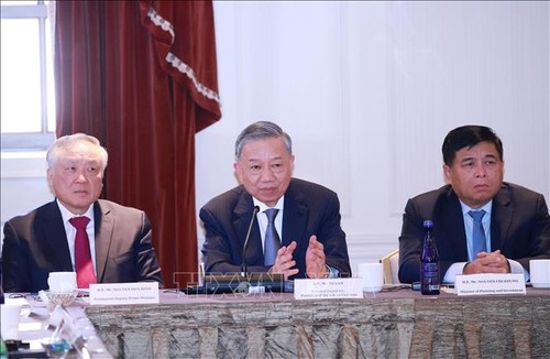 Top leader welcomes US businesses to jointly develop creative solutions - ảnh 1