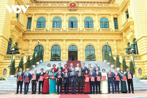 Vietnam's global position elevated, top leader tells newly-appointed ambassadors - ảnh 2