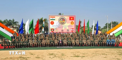 Vietnam, India hold military exercise VINBAX 2024 - ảnh 1