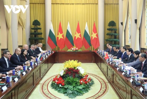 Vietnamese, Bulgarian presidents discuss ways to elevate bilateral relations  - ảnh 1