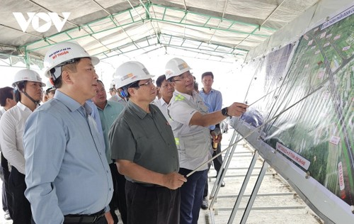 PM works on Hau Giang-Ca Mau expressway section - ảnh 1