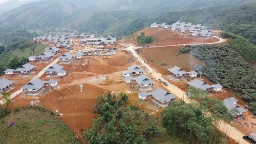 Lang Nu villagers, made homeless by devastating flood, have their houses rebuilt  - ảnh 1