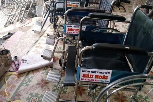 Vinh Long man passionate about refurbishing wheelchairs for charity  - ảnh 2