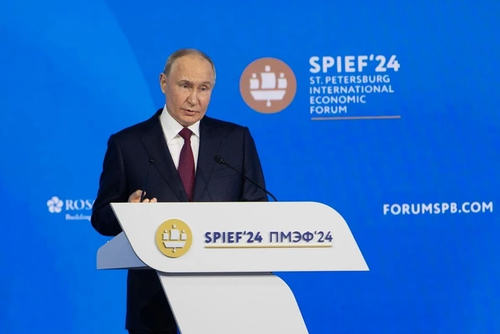 Russia ready to normalize relations with the West, says President Putin - ảnh 1