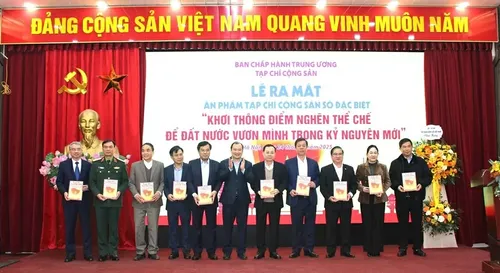 Communist Review launches publication on unplugging institutional bottlenecks to thrive  - ảnh 1