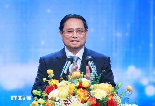 PM tells young people to dream big, advance into new era - ảnh 1