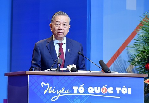 Vietnam needs young generation with excellent intelligence and physical prowess: Party leader  - ảnh 1