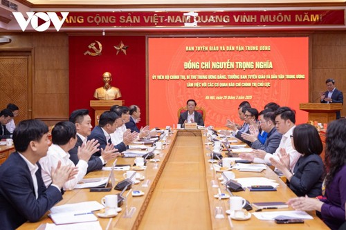 Senior Party official works with five major press agencies - ảnh 1