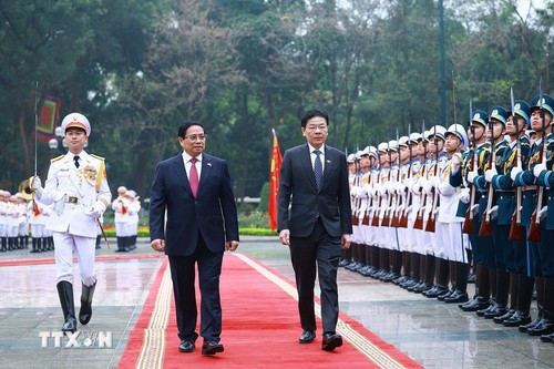 Singaporean PM concludes official visit to Vietnam - ảnh 1