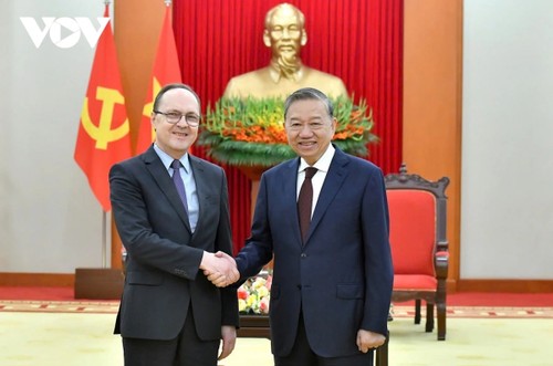 Vietnam wishes to maintain good traditional relationship with Russia, says Party leader - ảnh 1