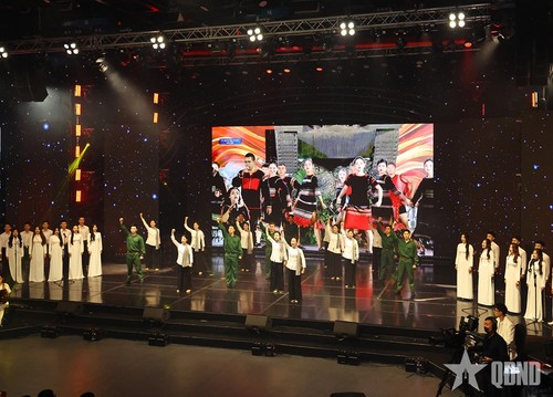 TV show tells emotional stories of witnesses on national reunification - ảnh 1