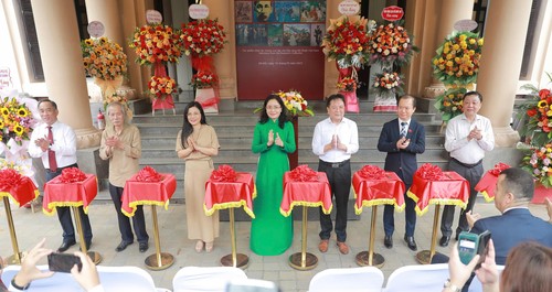 Hanoi fine art exhibition features President Ho Chi Minh  - ảnh 1