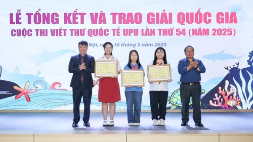 Winners of International Letter Writing Competition awarded - ảnh 1