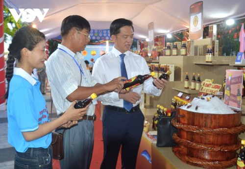 Festival celebrates hundreds-year tradition of Phu Quoc fish sauce  - ảnh 1