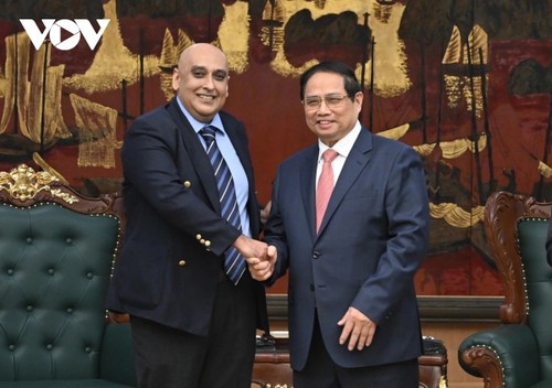 PM receives leaders of Makara Capital Partners  - ảnh 1