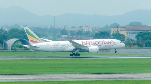 Ethiopian Airlines operates first direct flight from Africa to Vietnam - ảnh 1